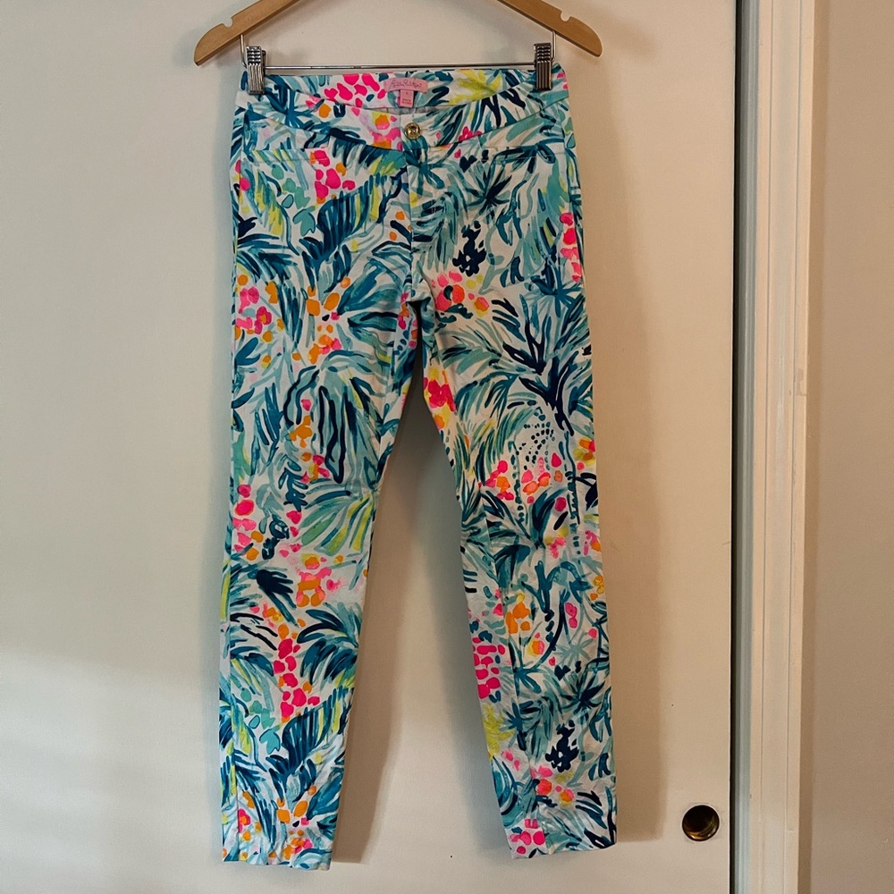 Lilly Pulitzer Blue and Green Cropped Pants with Tropical Print